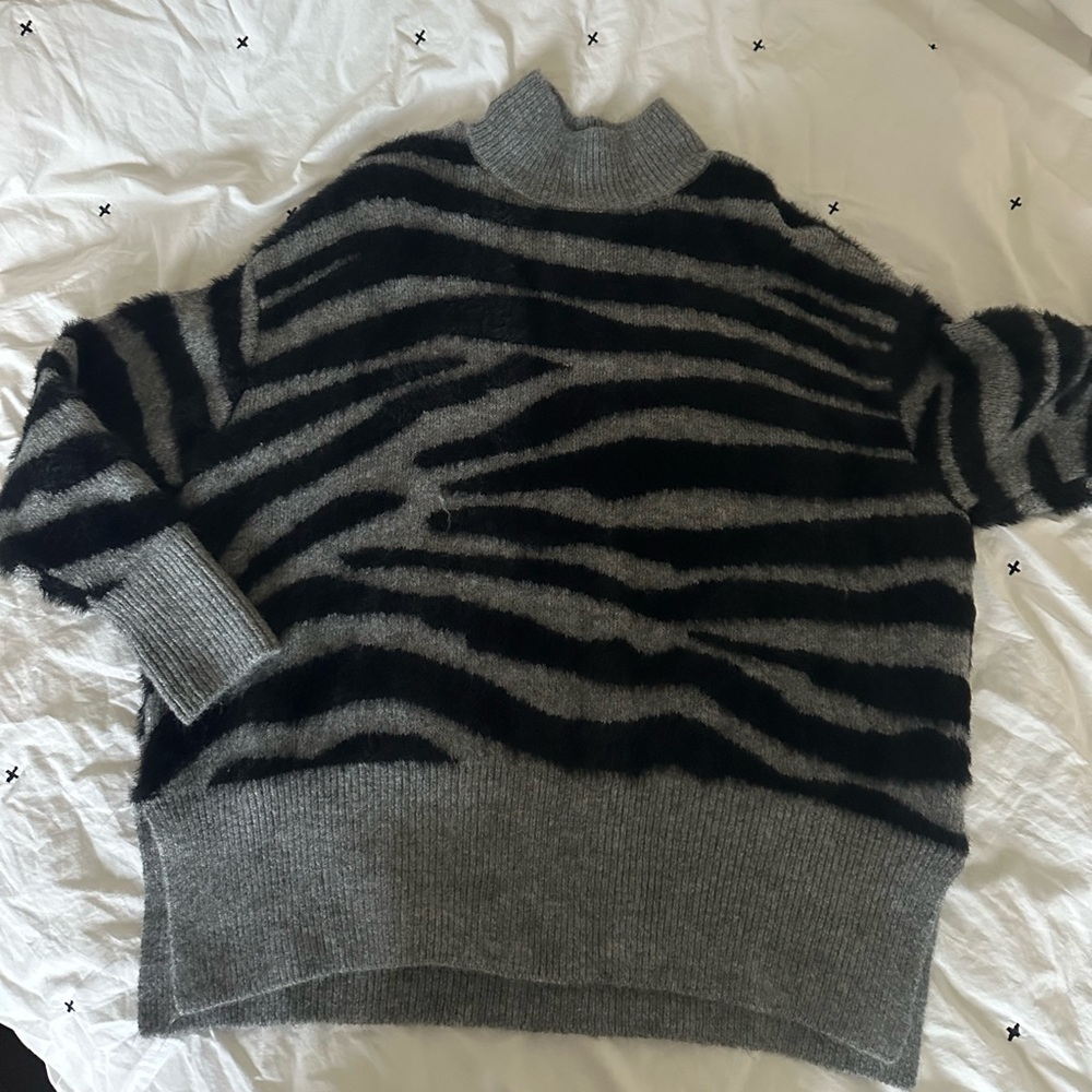 3 FOaR 10/Zebra Striped fuzzy Sweater